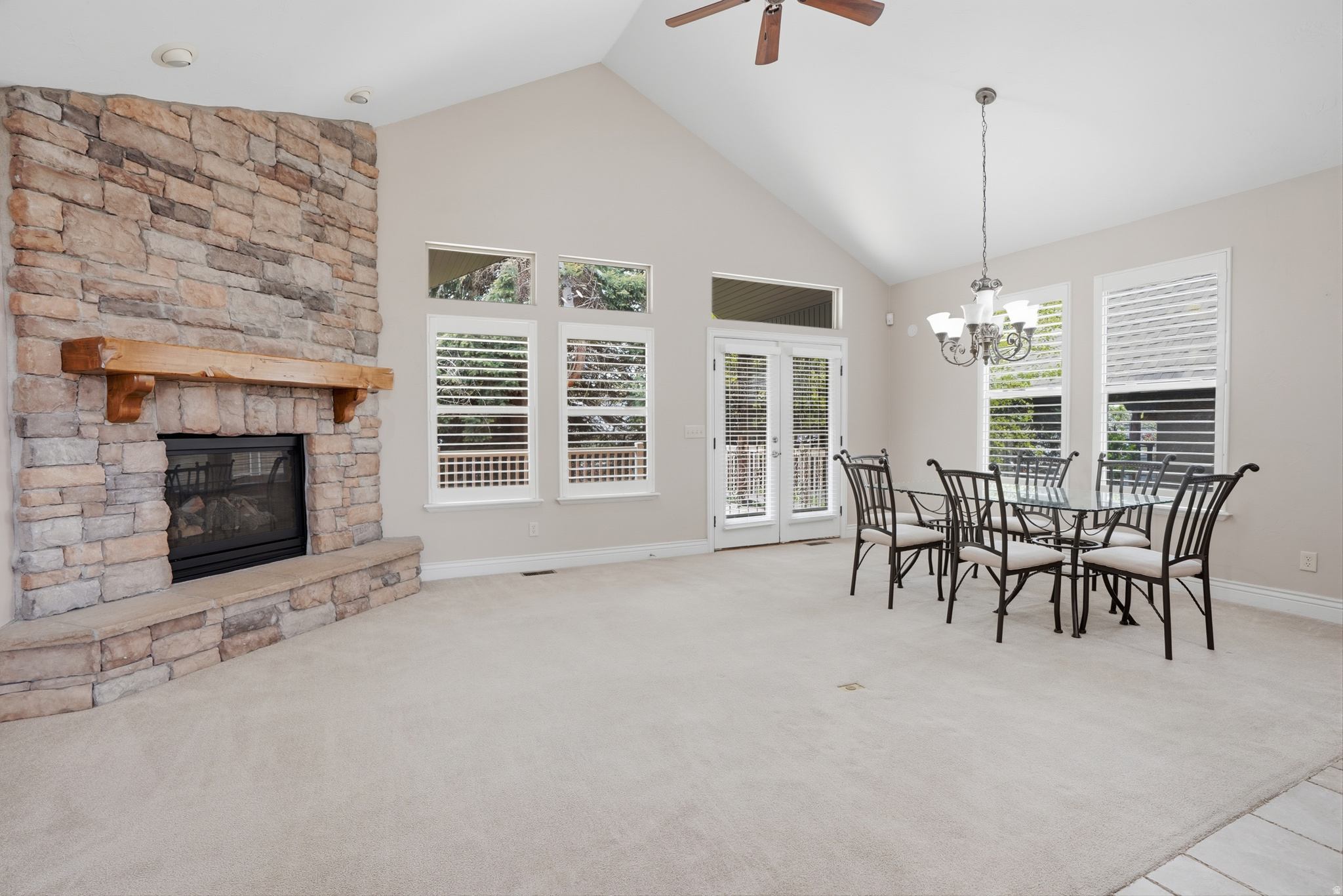 1832 E PEYTON CT
