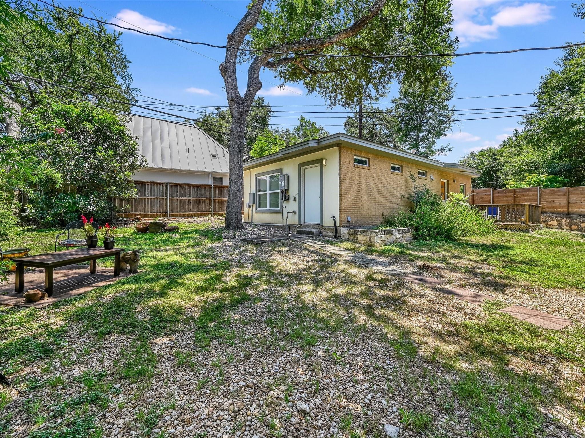 2323 Hartford RD