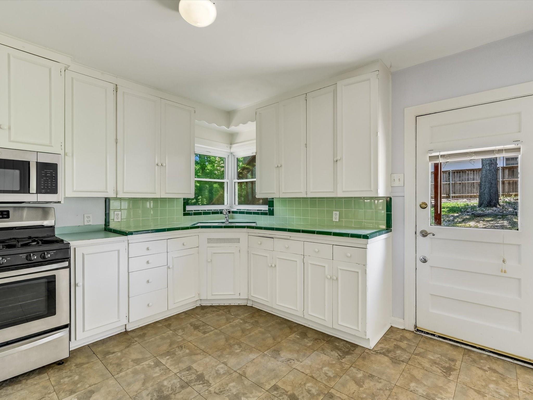 2323 Hartford RD
