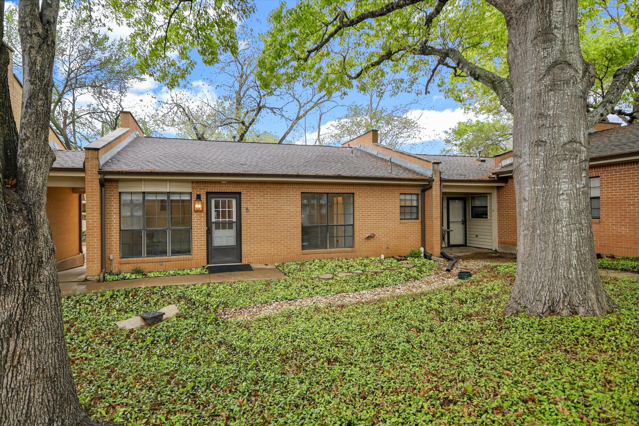 2301 Lawnmont Ave # 5
