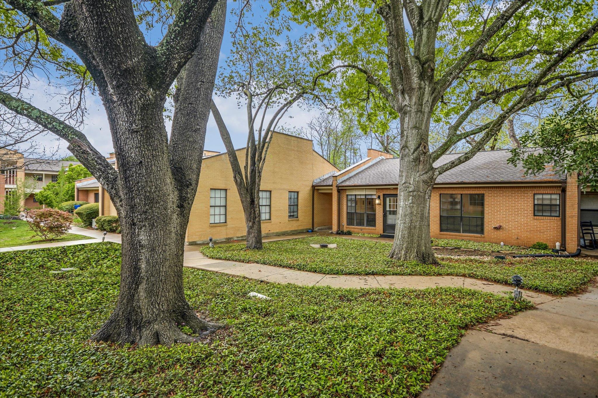 2301 Lawnmont Ave # 5