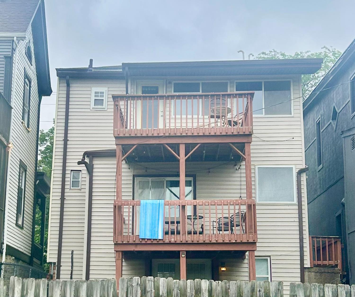 3049 Riverside Drive