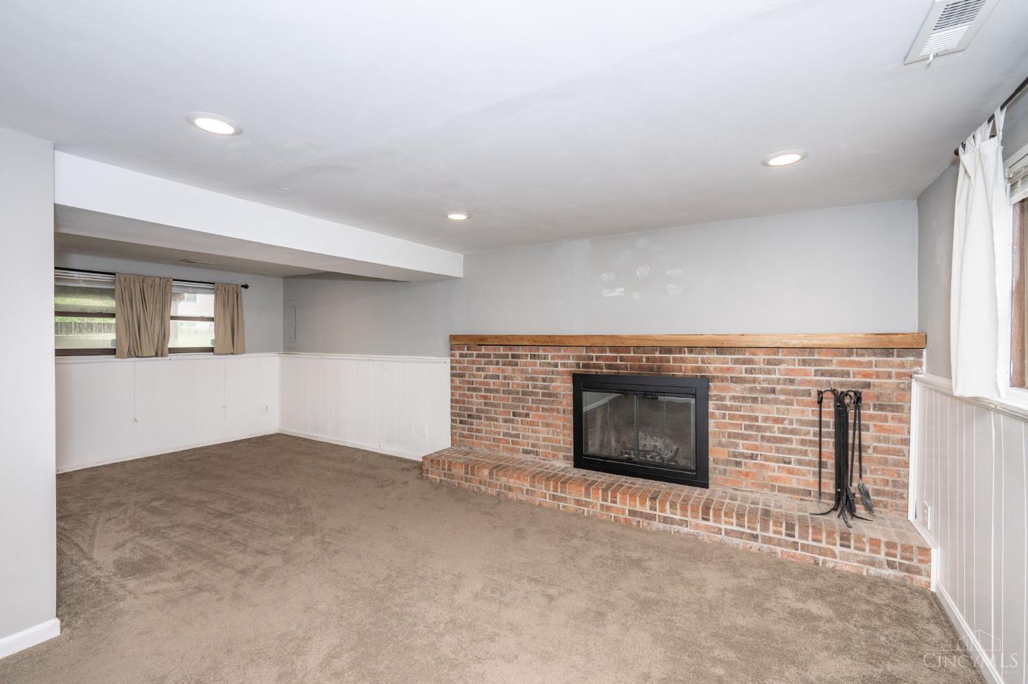 785 Lind Place