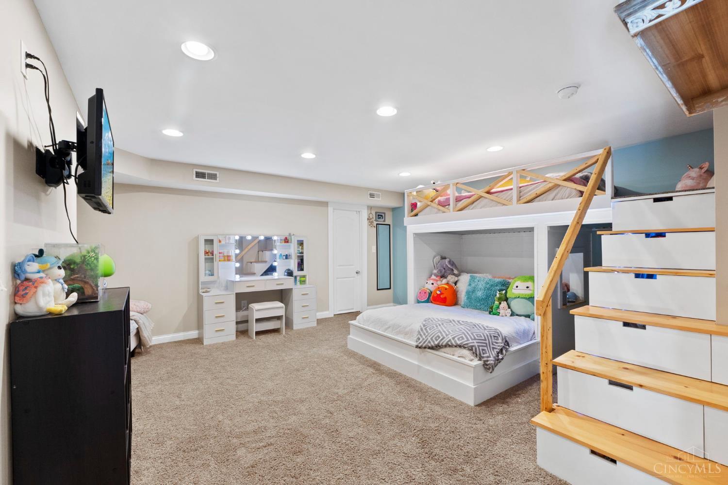 5241 Hamilton Mason Drive