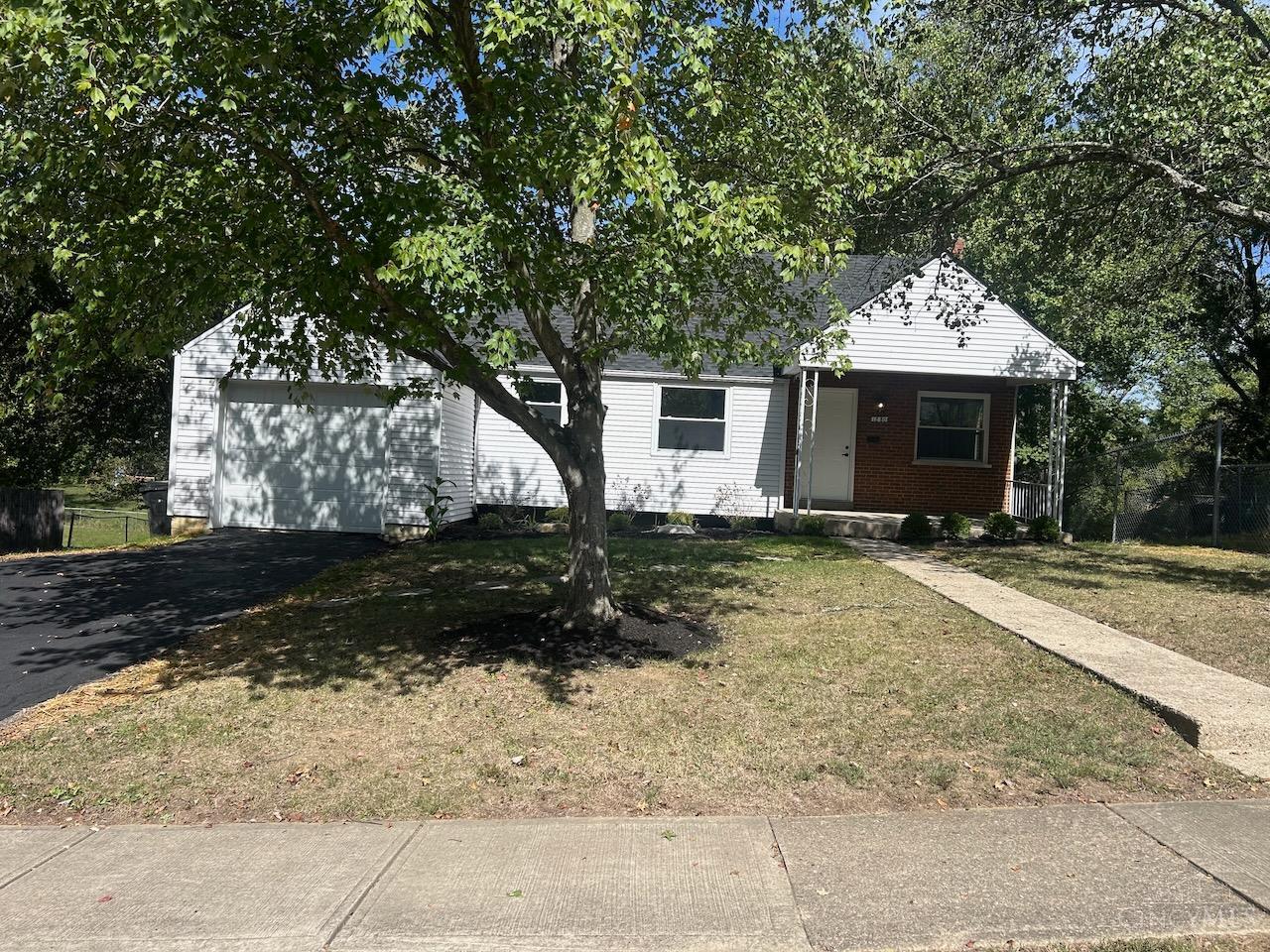 1280 Brushwood Avenue