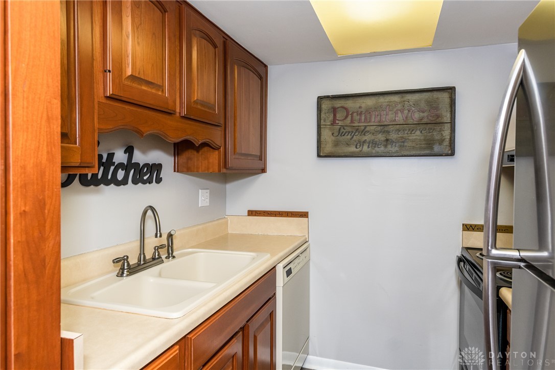 1420 Crown Point Court
