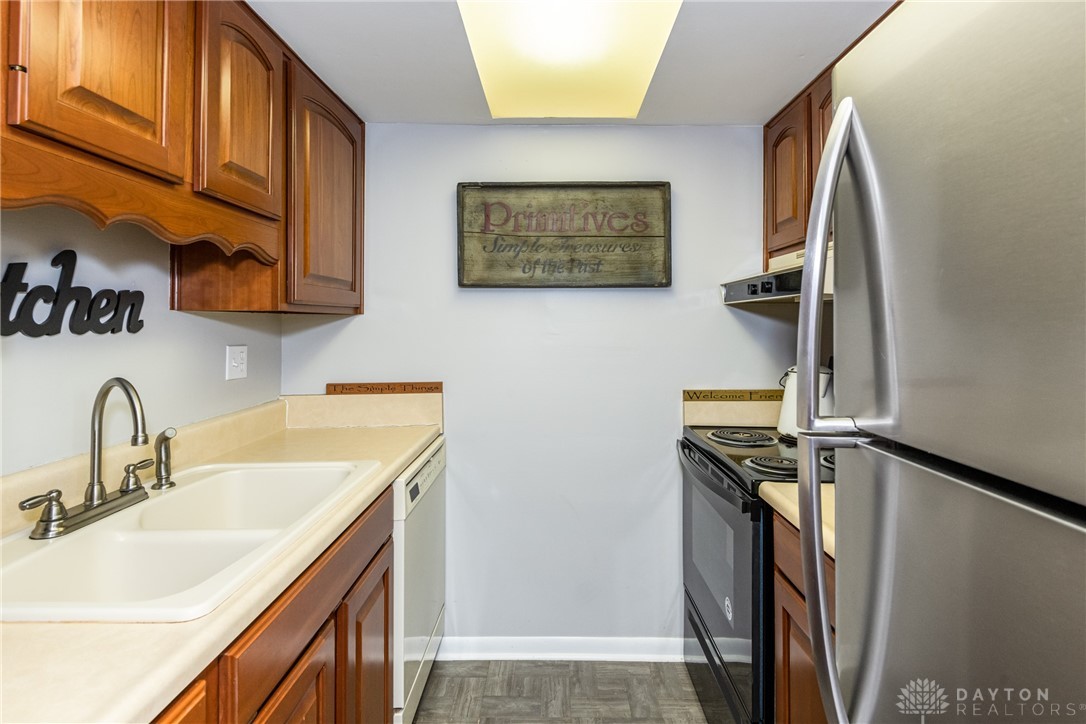 1420 Crown Point Court