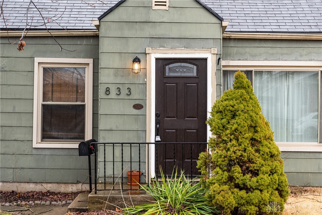 833 Cottage Avenue