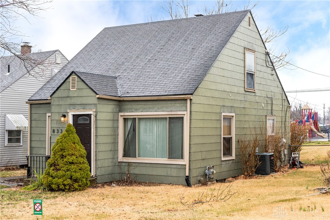 833 Cottage Avenue