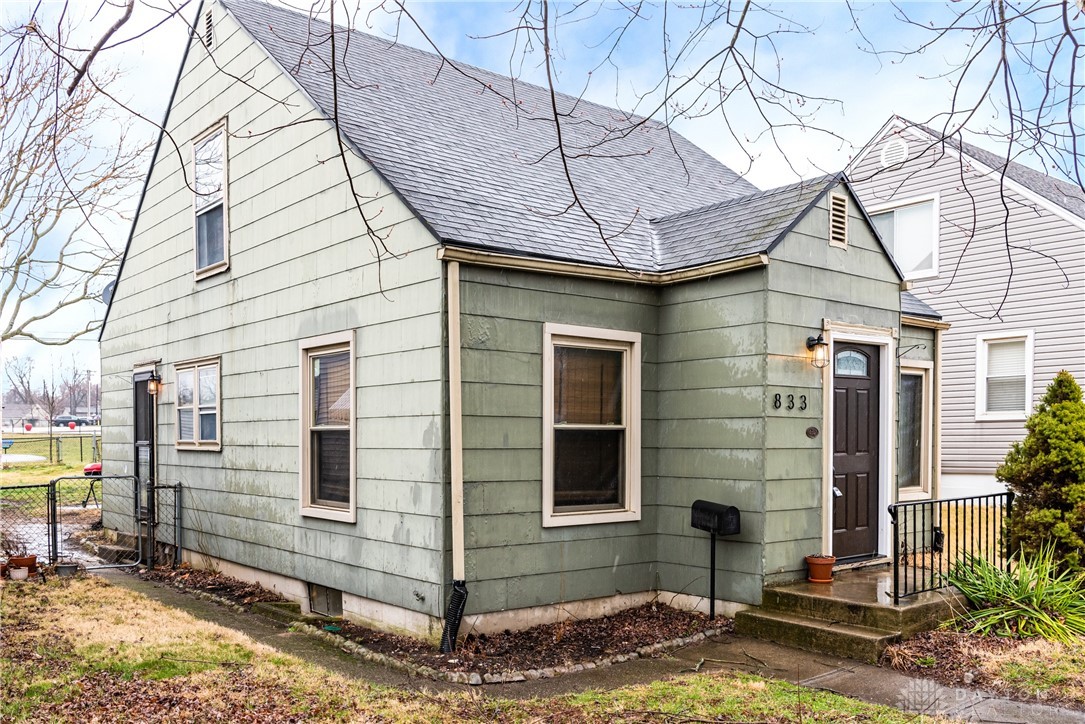 833 Cottage Avenue
