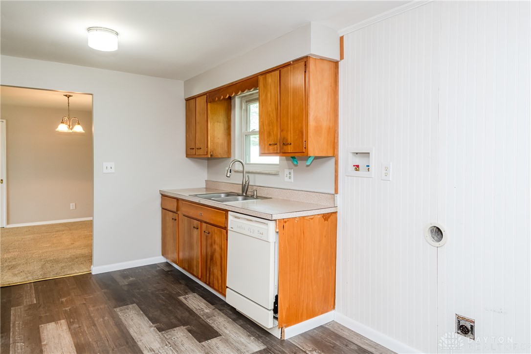 1041 Georgian Drive