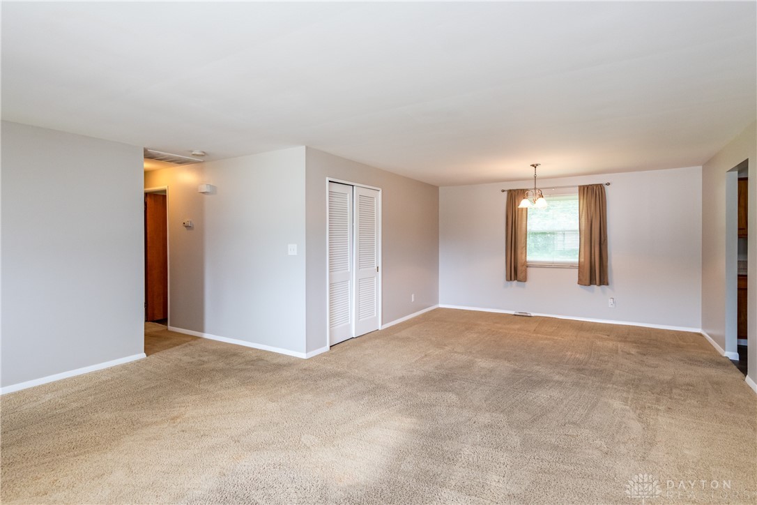 1041 Georgian Drive