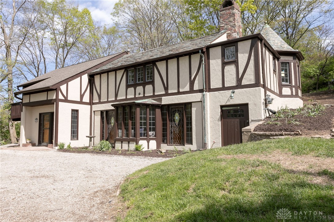 1105 Ridgeway Road