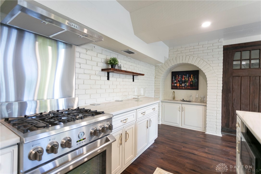 1105 Ridgeway Road