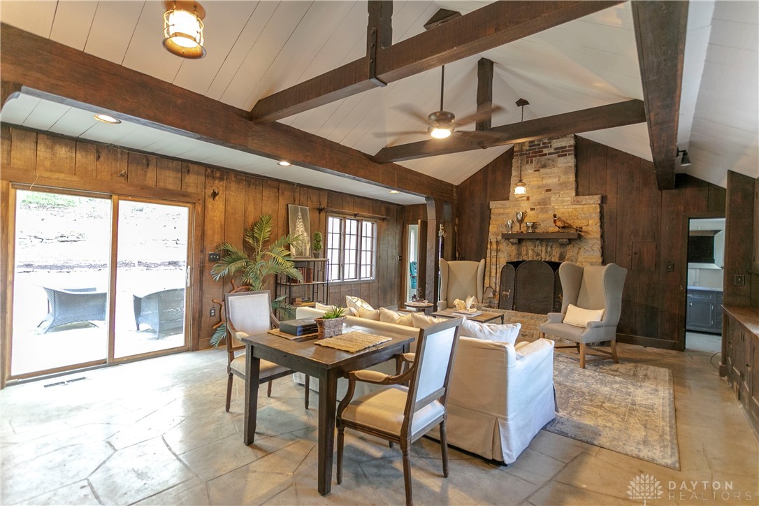 1105 Ridgeway Road