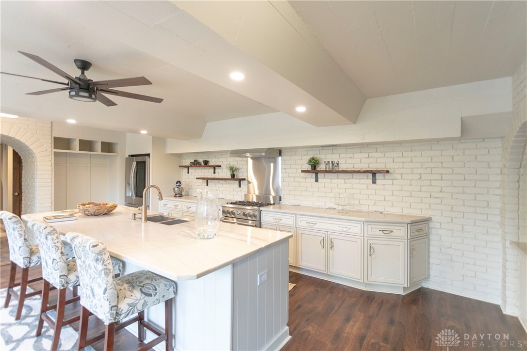 1105 Ridgeway Road