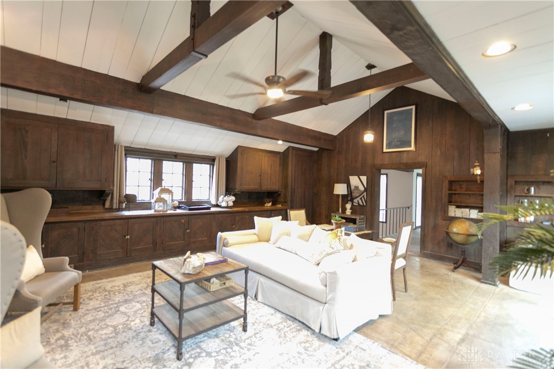 1105 Ridgeway Road