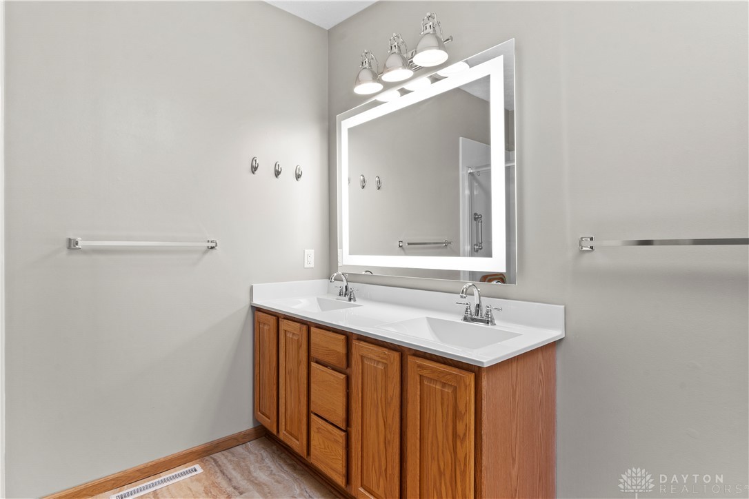 555 Park Hills Crossing 01