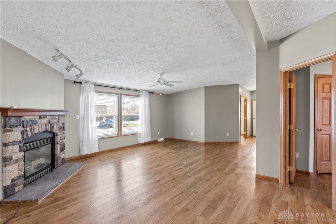 555 Park Hills Crossing 01