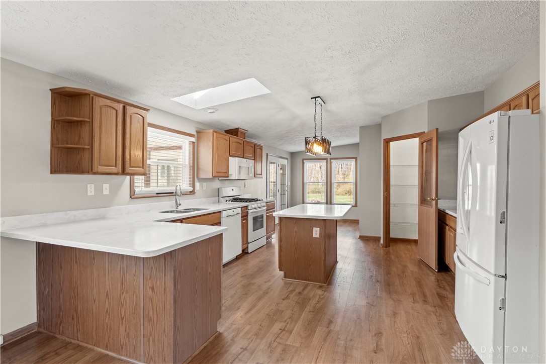 555 Park Hills Crossing 01