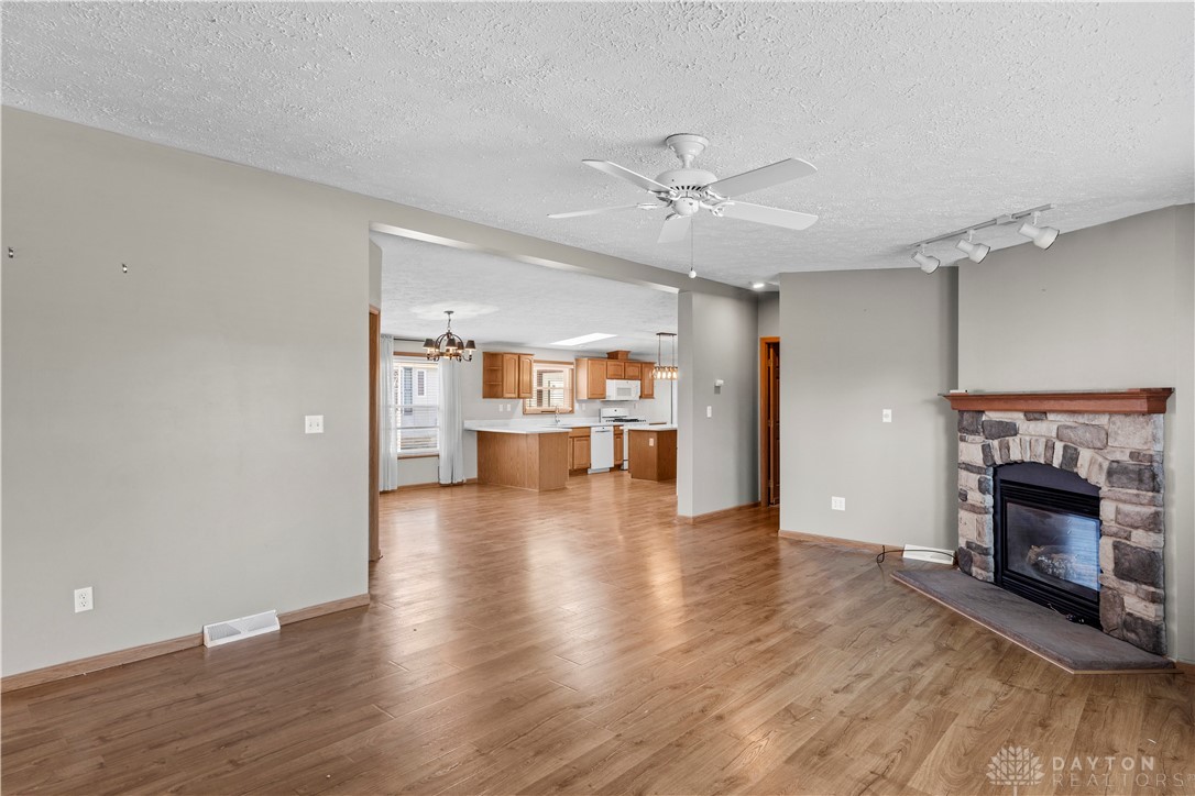 555 Park Hills Crossing 01