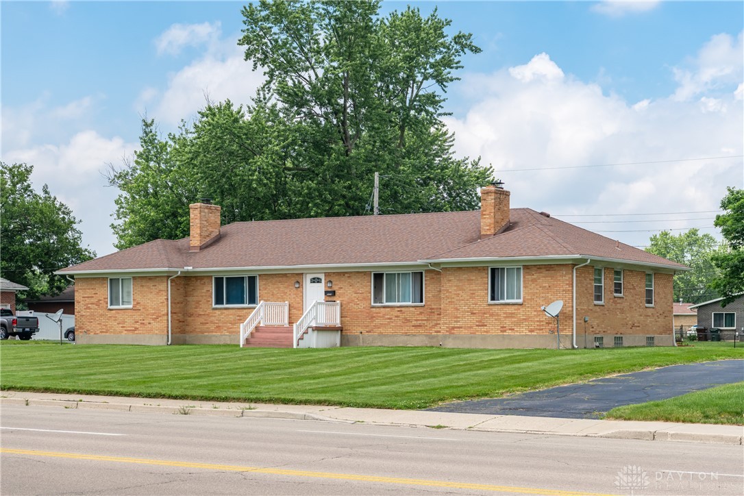 923 E National Road