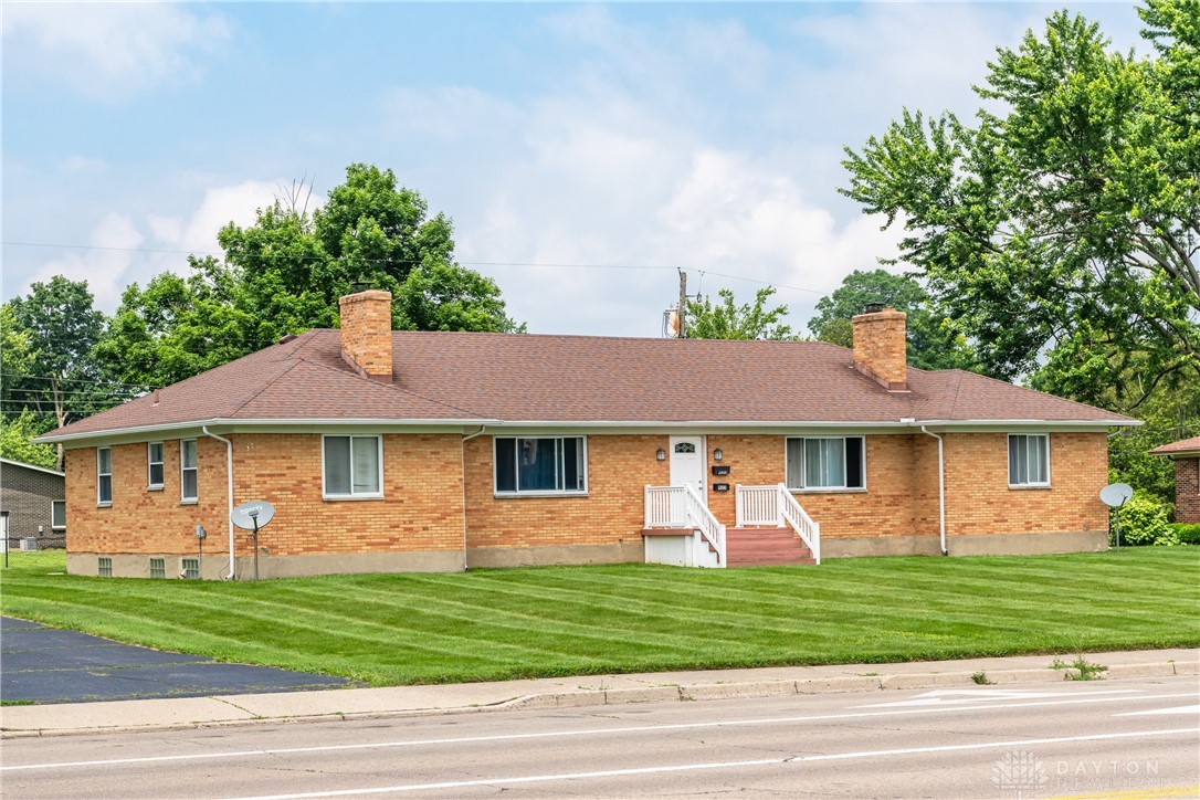 923 E National Road