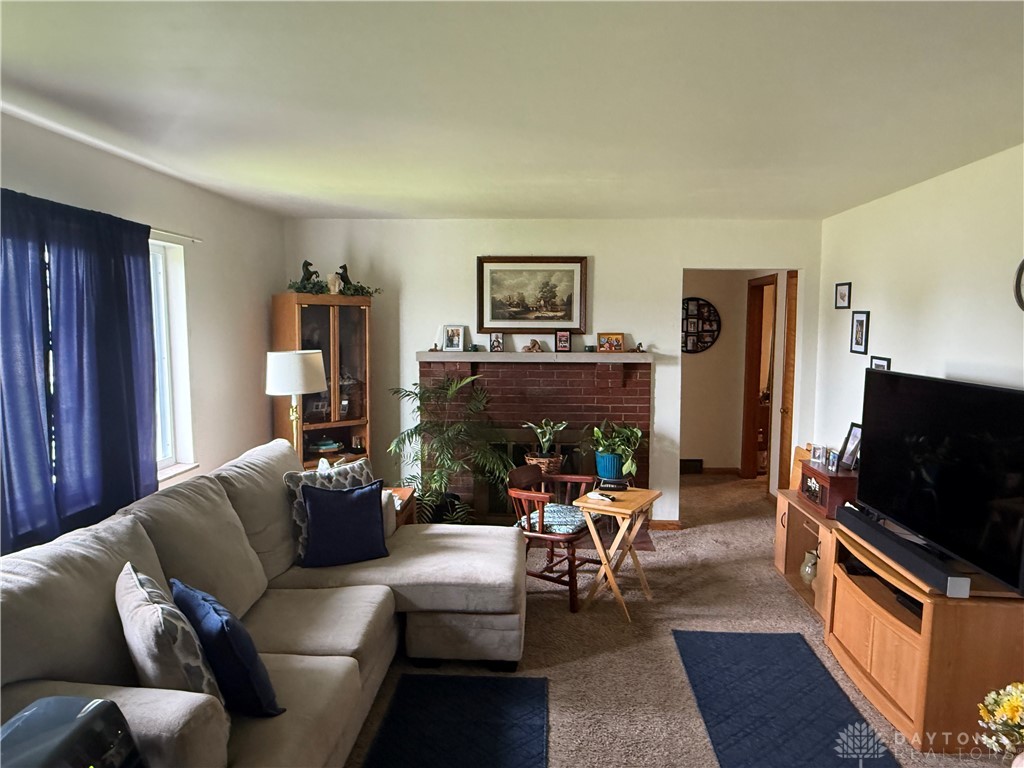 923 E National Road