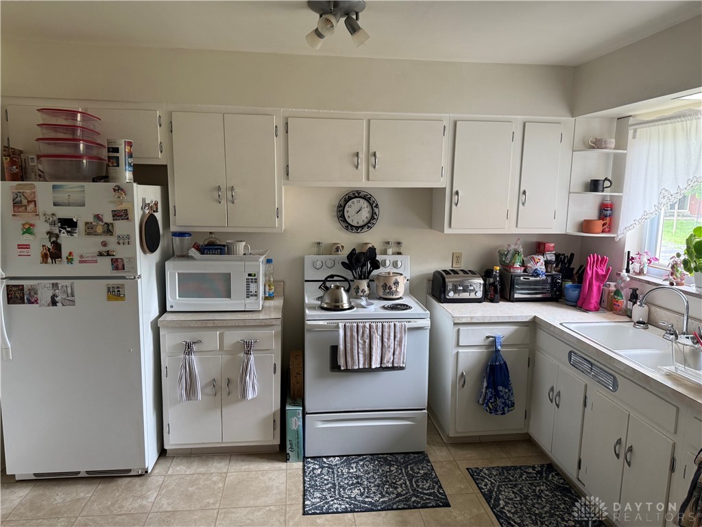 923 E National Road