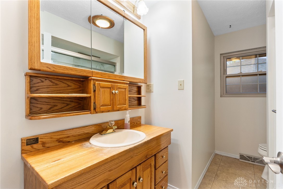 2712 Acorn Drive