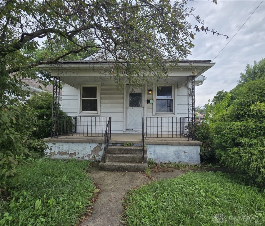 1527 Leo Street