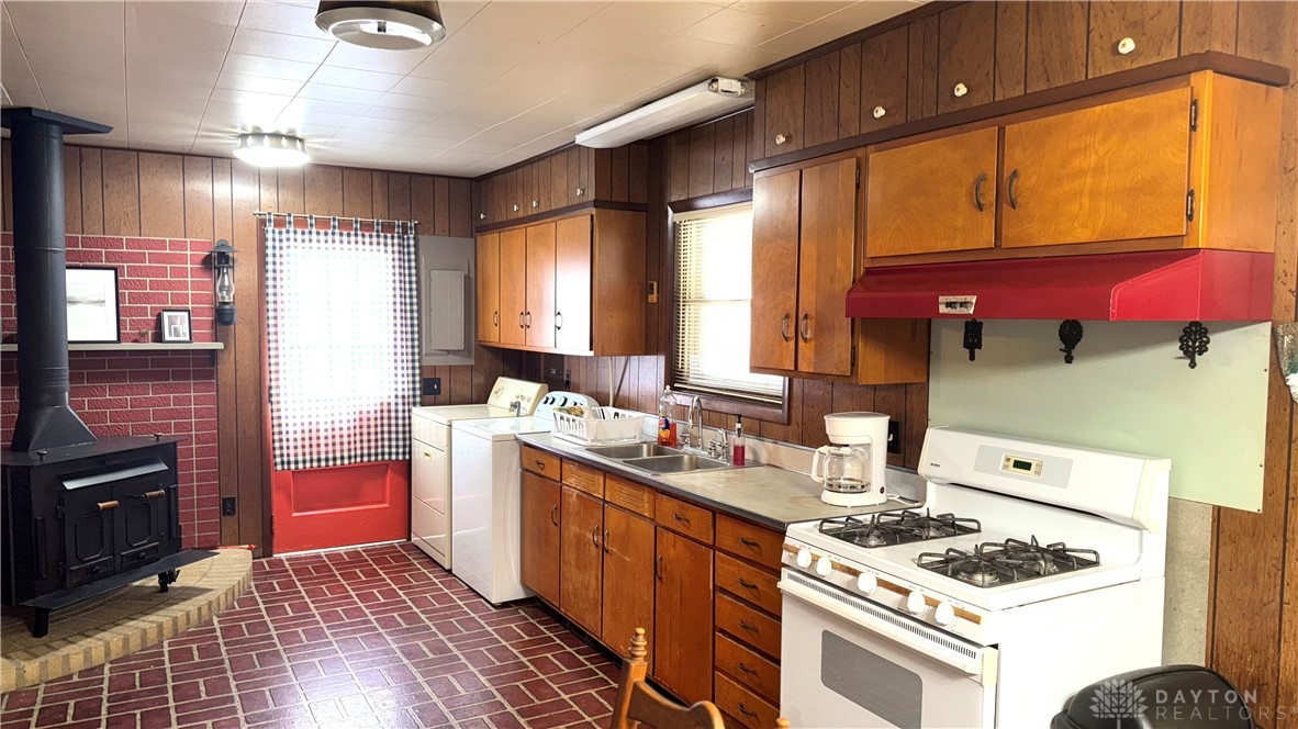 120 W Doris Drive