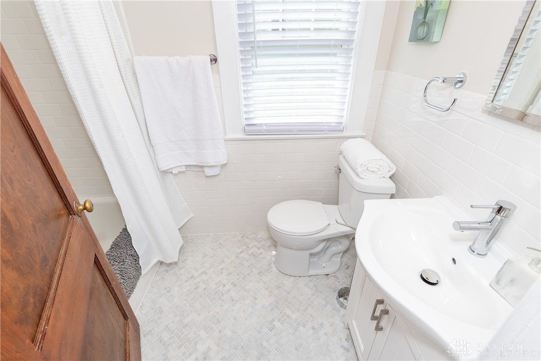 322 Wiltshire Boulevard