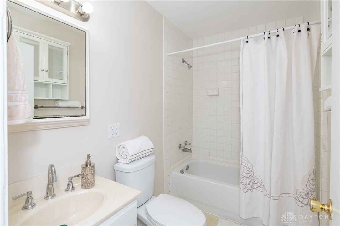 4534 Woodcliffe Avenue