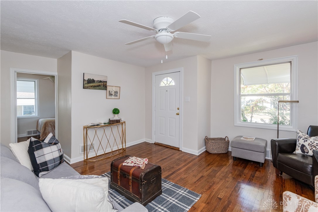 4534 Woodcliffe Avenue