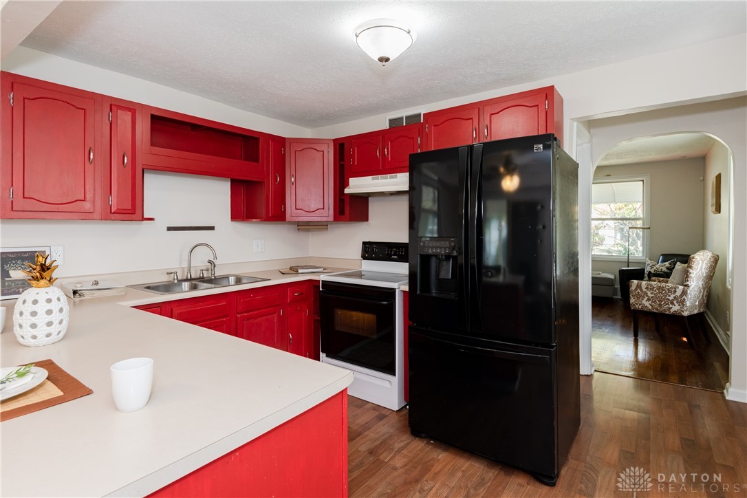 4534 Woodcliffe Avenue