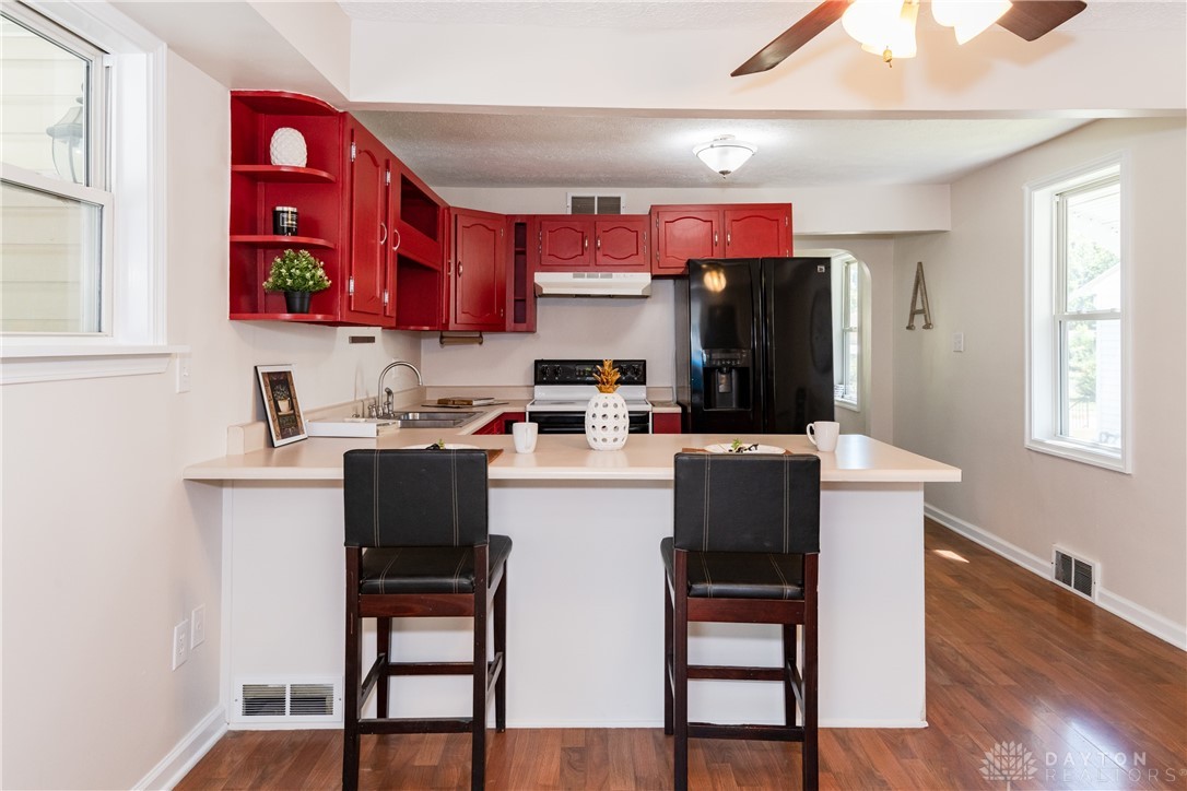 4534 Woodcliffe Avenue