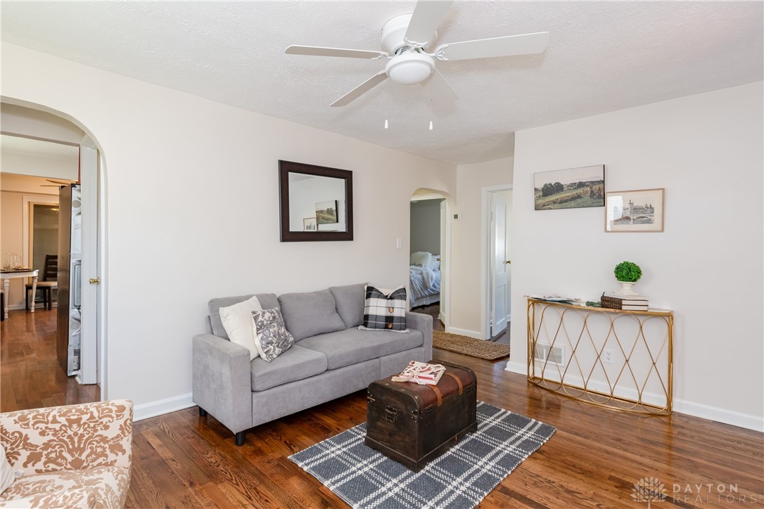 4534 Woodcliffe Avenue