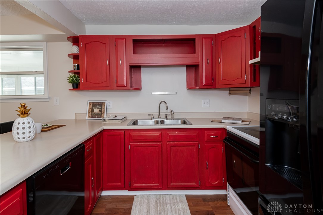 4534 Woodcliffe Avenue