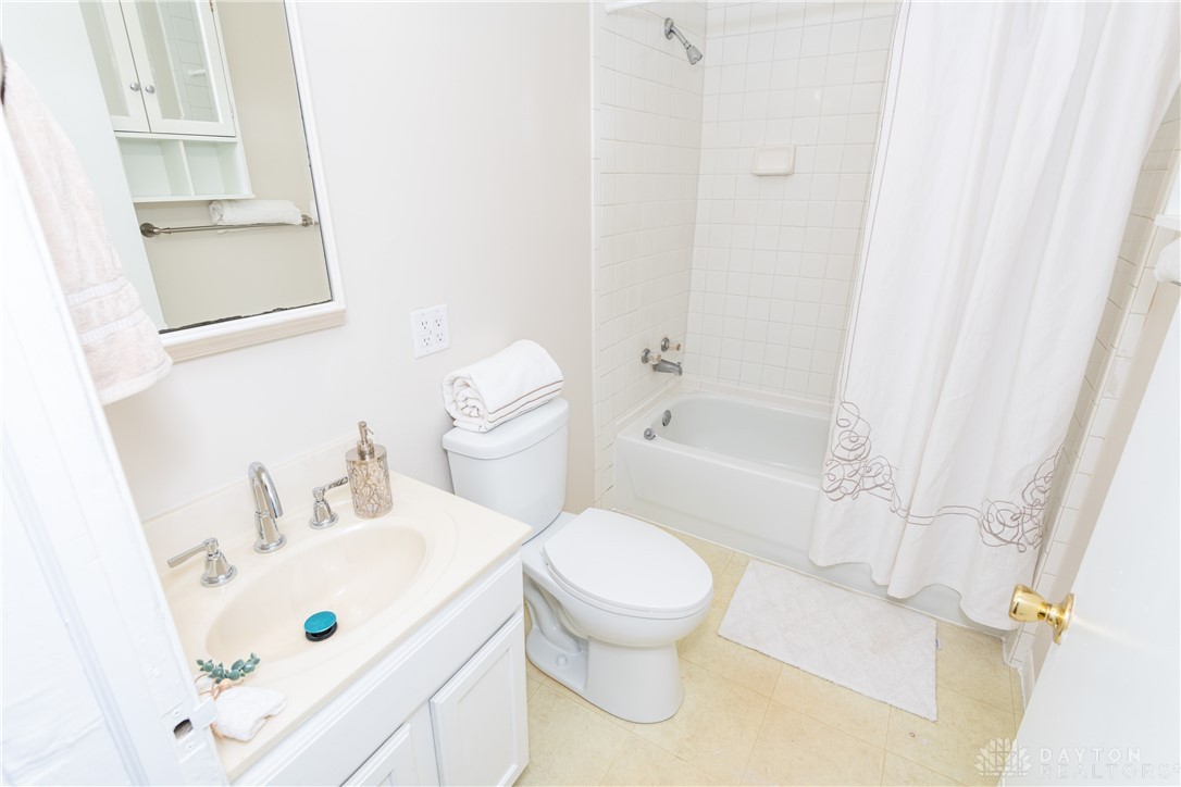 4534 Woodcliffe Avenue