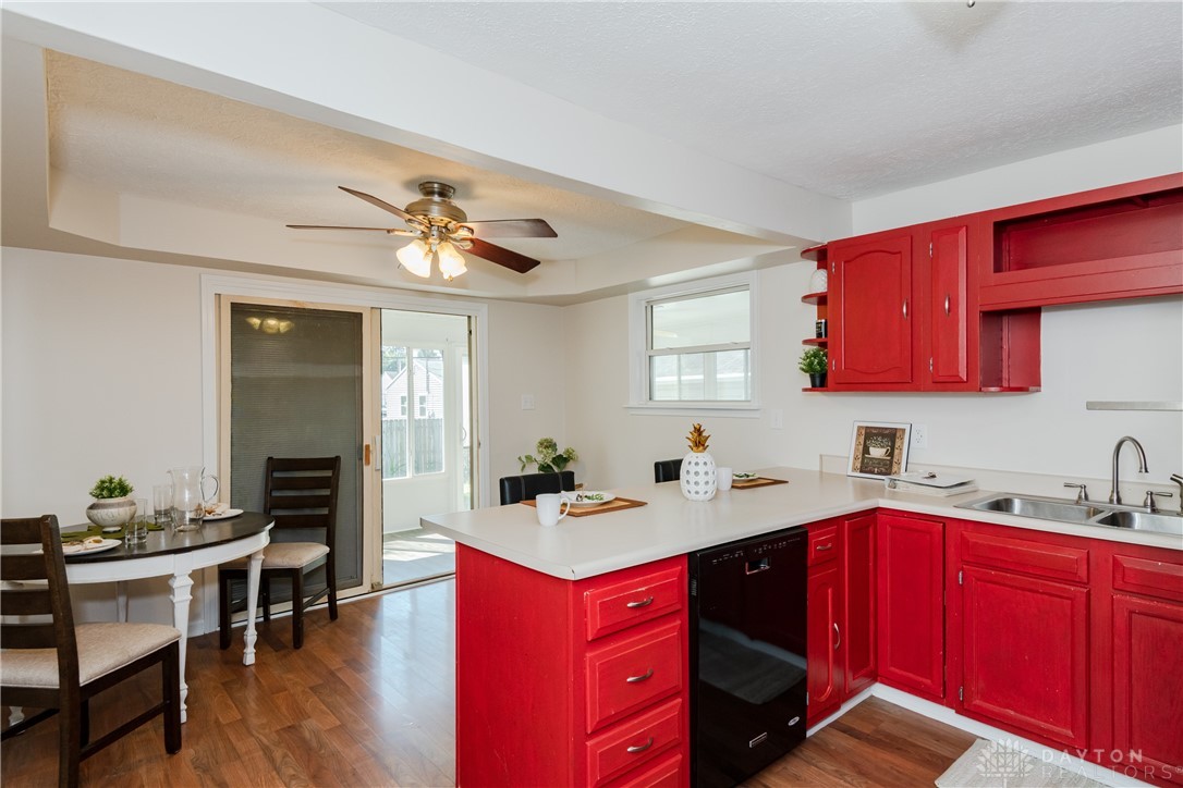 4534 Woodcliffe Avenue