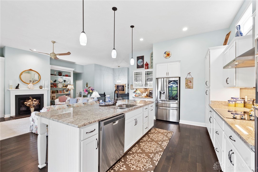 1567 Sierra Vista Way