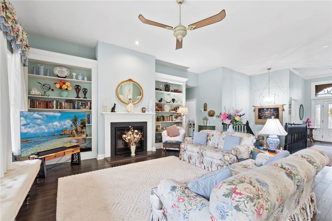 1567 Sierra Vista Way