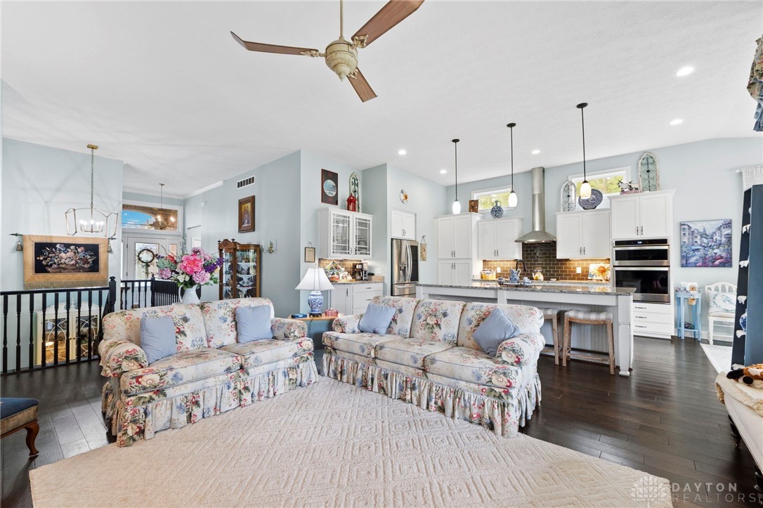 1567 Sierra Vista Way