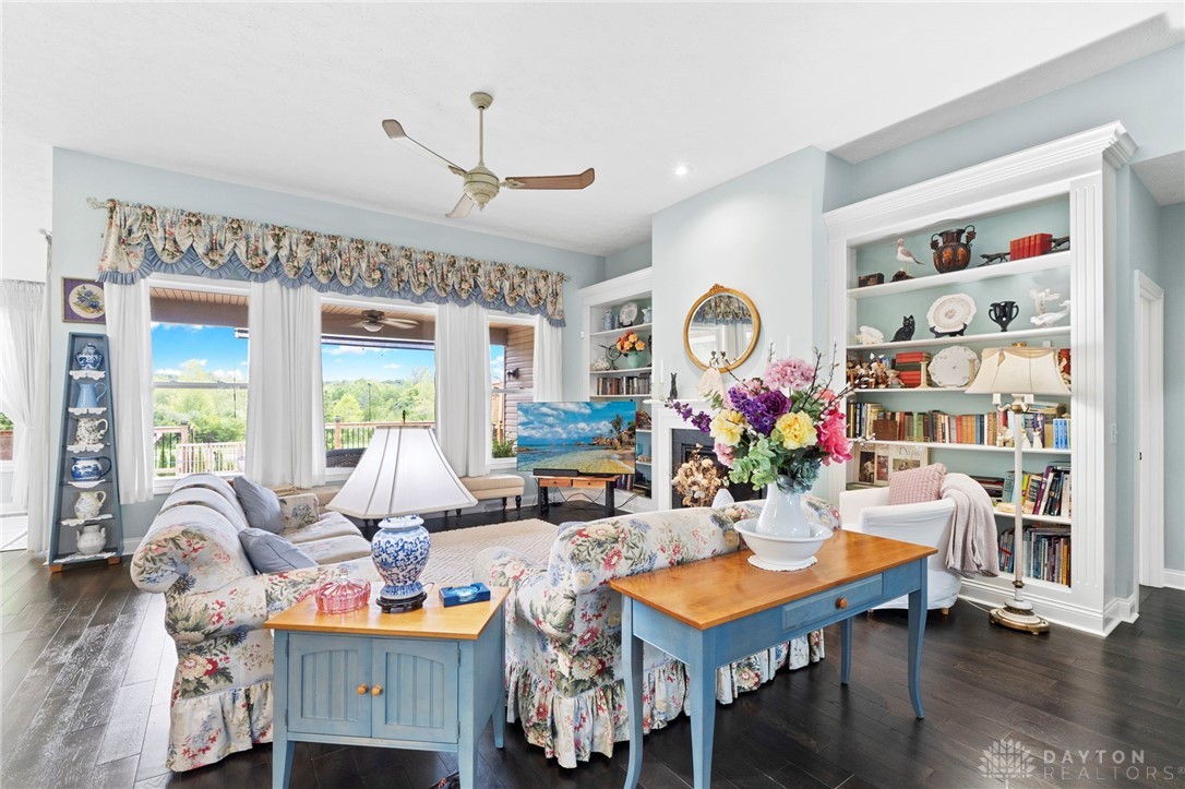 1567 Sierra Vista Way