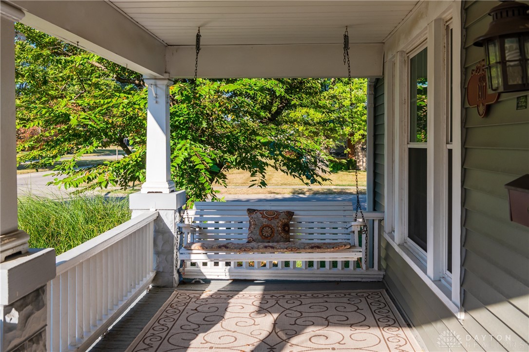 559 W Broadway Street