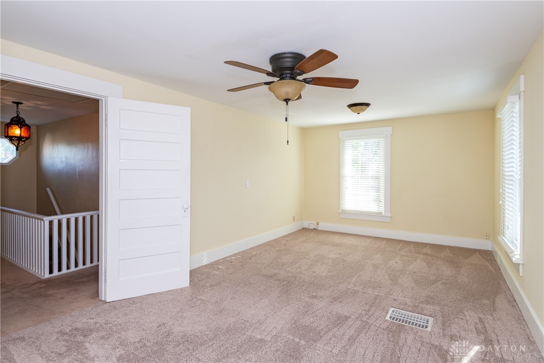 559 W Broadway Street