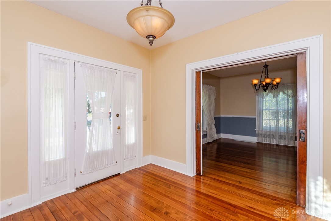 559 W Broadway Street