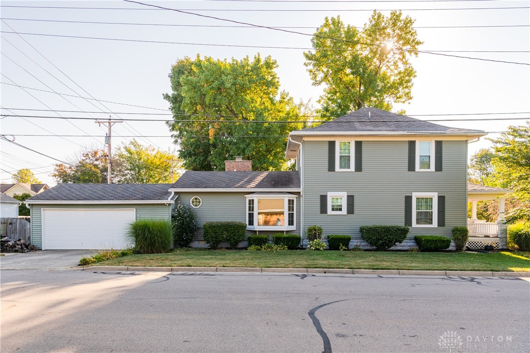 559 W Broadway Street