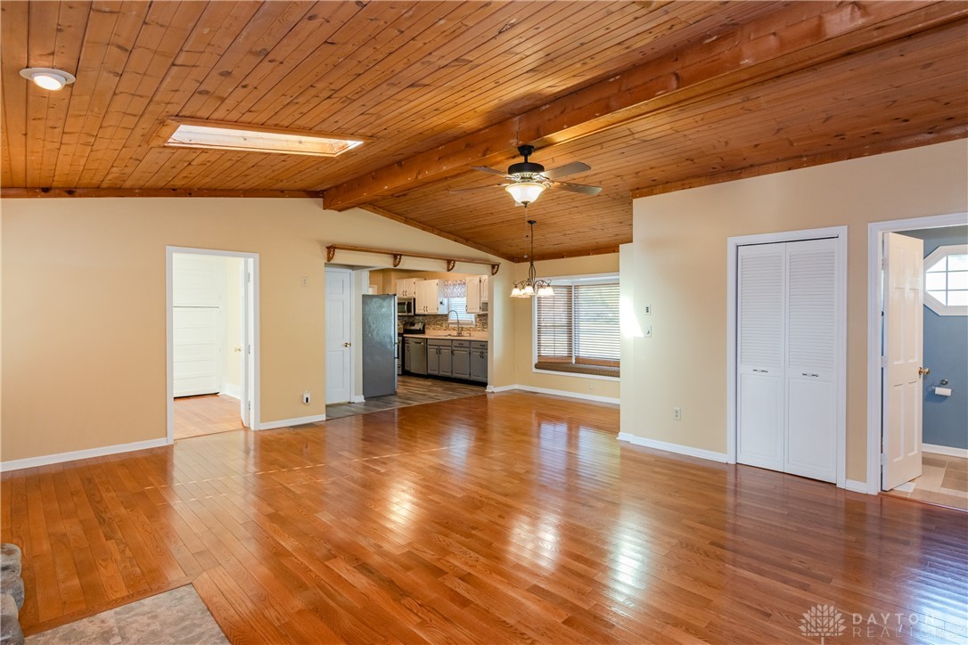 559 W Broadway Street